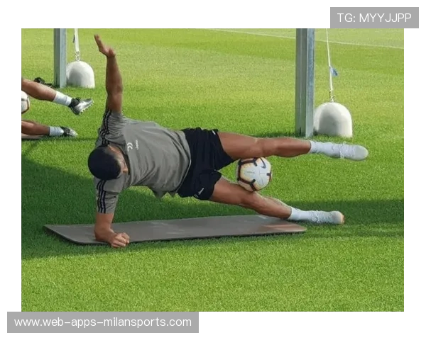 C罗训练照曝光：状态比去年更狠