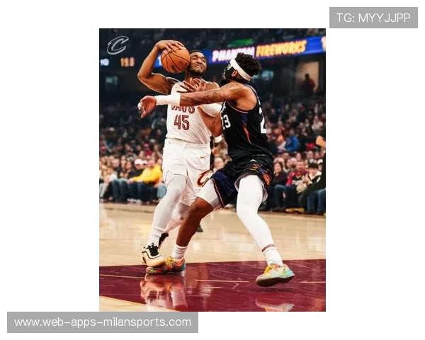 米切尔突破反手上篮打进，骑士气势正盛