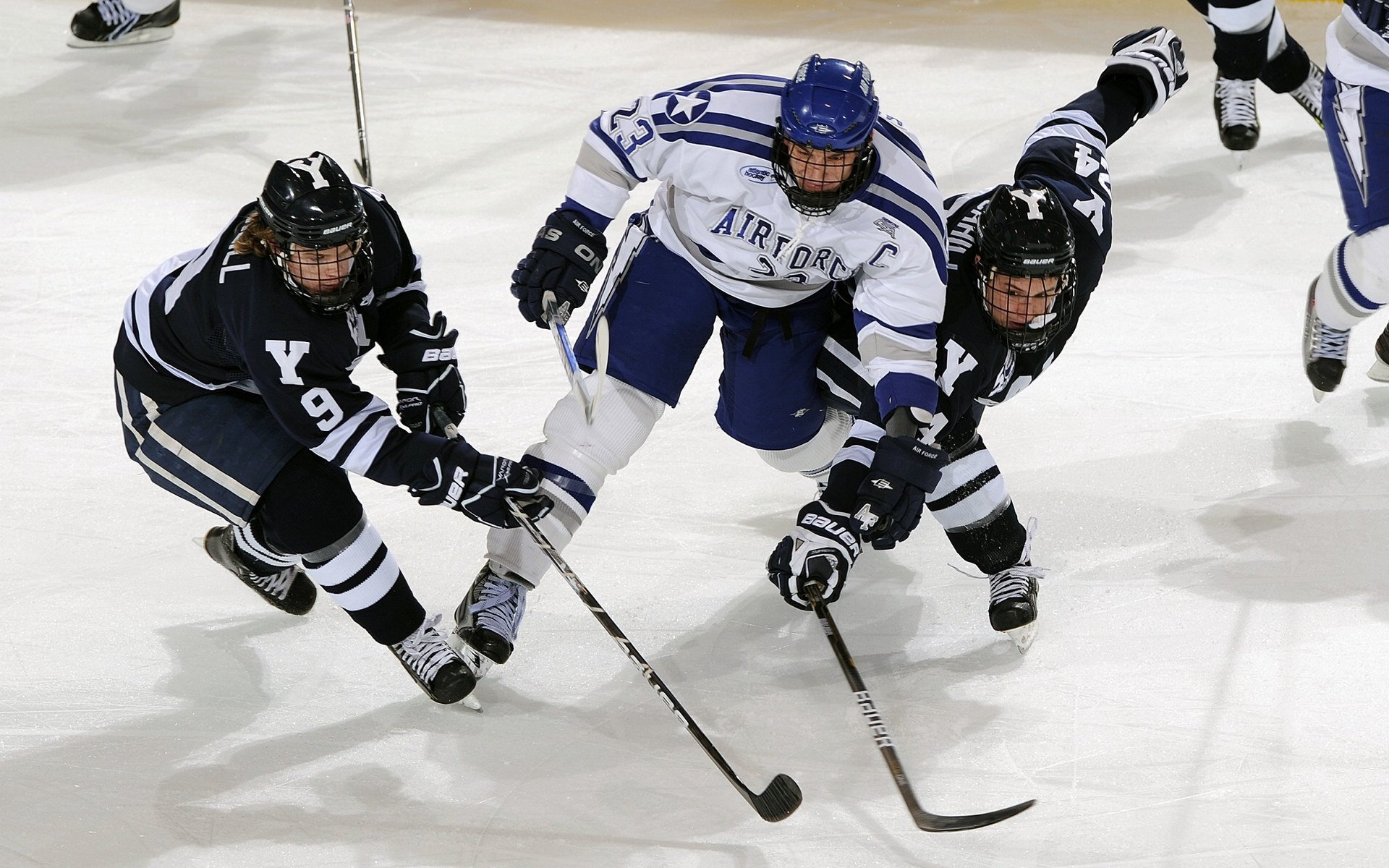 国家滑雪协会发布雪季运动员装备建议参考,滑雪运动员的服装是什么样的