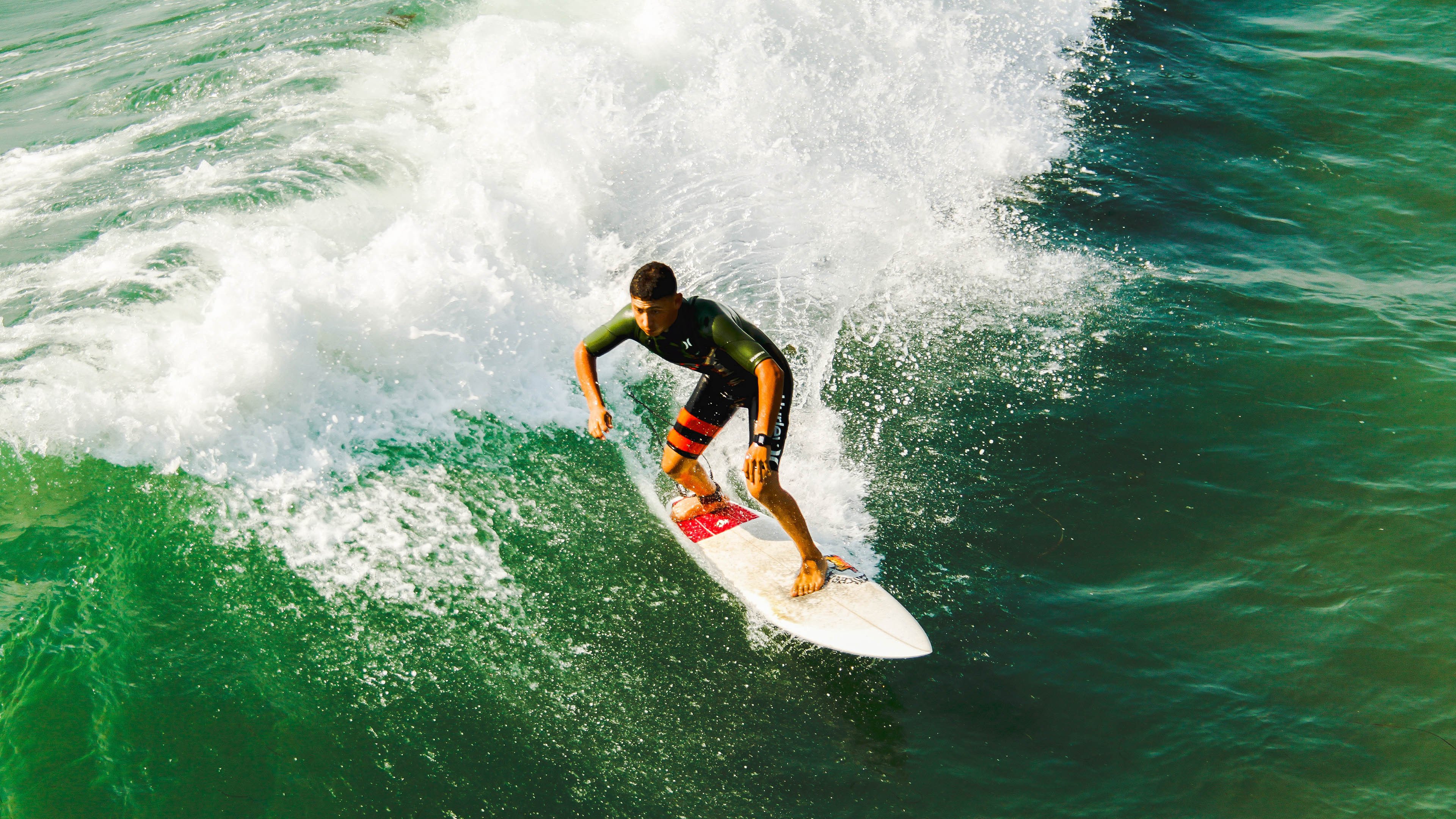 游泳与水球队协同训练提高整体表现,游泳联合组队